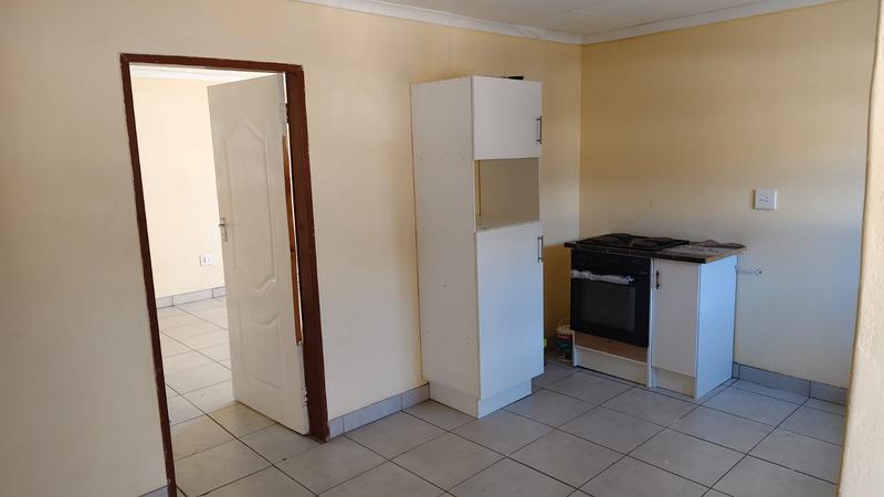 To Let 1 Bedroom Property for Rent in Miederpark North West